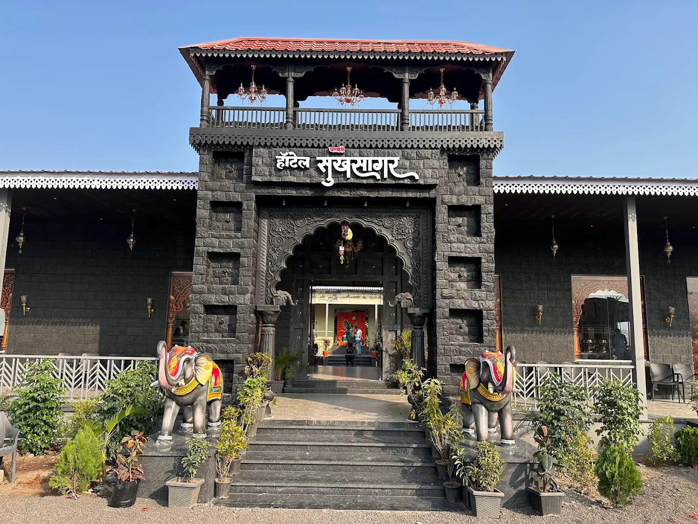 Warm and elegant ambience at Hotel Battase Sukhsagar